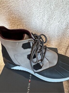Tommy Hilfiger Gray and Black Men's Lace-Up Sneakers size 10m